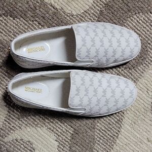 Michael Kors White and Gray Patterned Slip-Ons